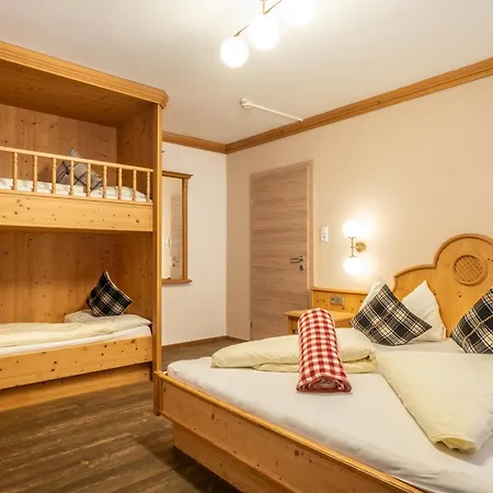 Mara's Little Boutique Sleepover - Budget * Kaprun