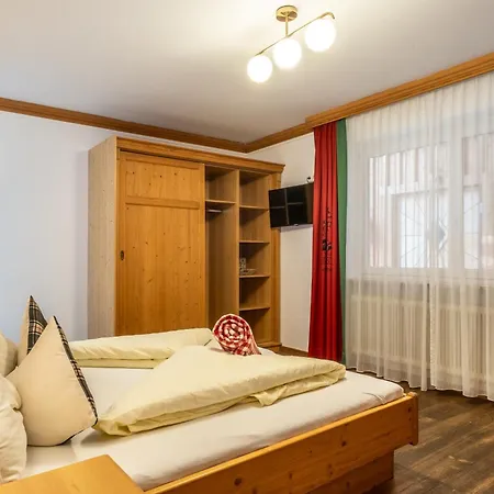 Mara's Little Boutique Sleepover - Budget 3*