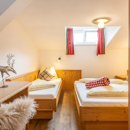 Mara's Little Boutique Sleepover - Budget * Kaprun