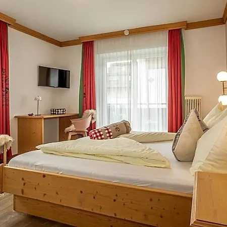 Mara's Little Boutique Sleepover - Budget 3*
