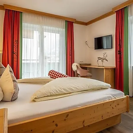 Mara's Little Boutique Sleepover - Budget Kaprun