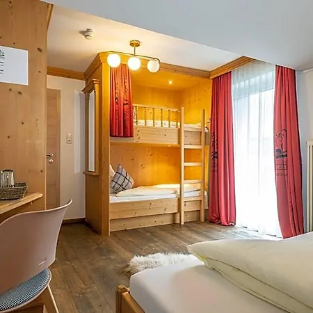 Mara's Little Boutique Sleepover - Budget Kaprun