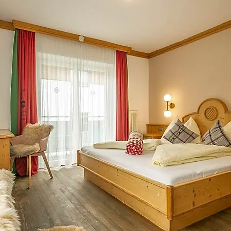 Mara's Little Boutique Sleepover - Budget Kaprun